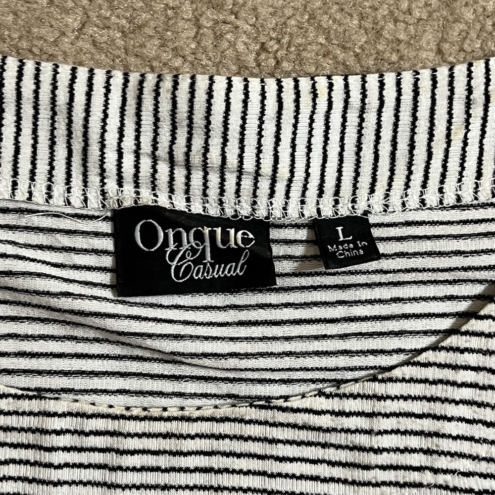 Onque Casual Black & White Striped Top | Button Shoulder | Size L - Picture 3 of 9